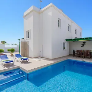 https://villa-togio-by-villa-plus.puertodelcarmen-hotels.org